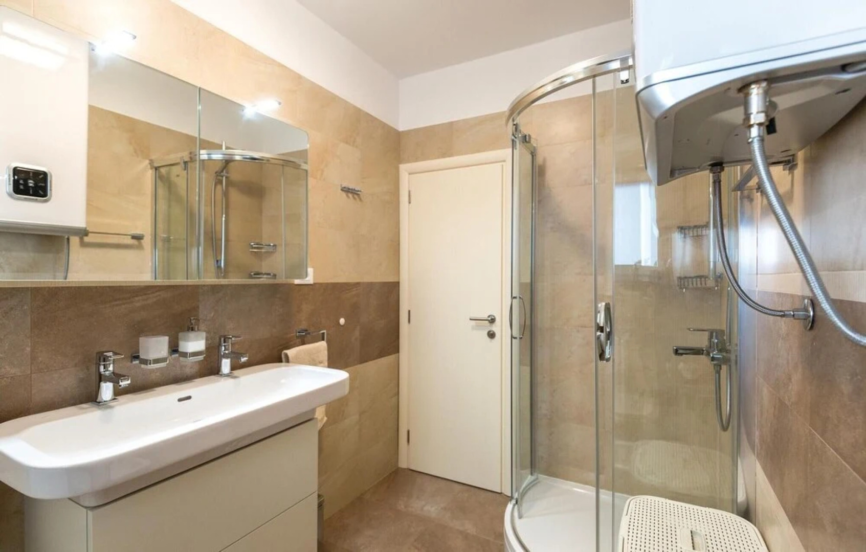 Stunning Home in Brist With Wifi and 4 Bedrooms