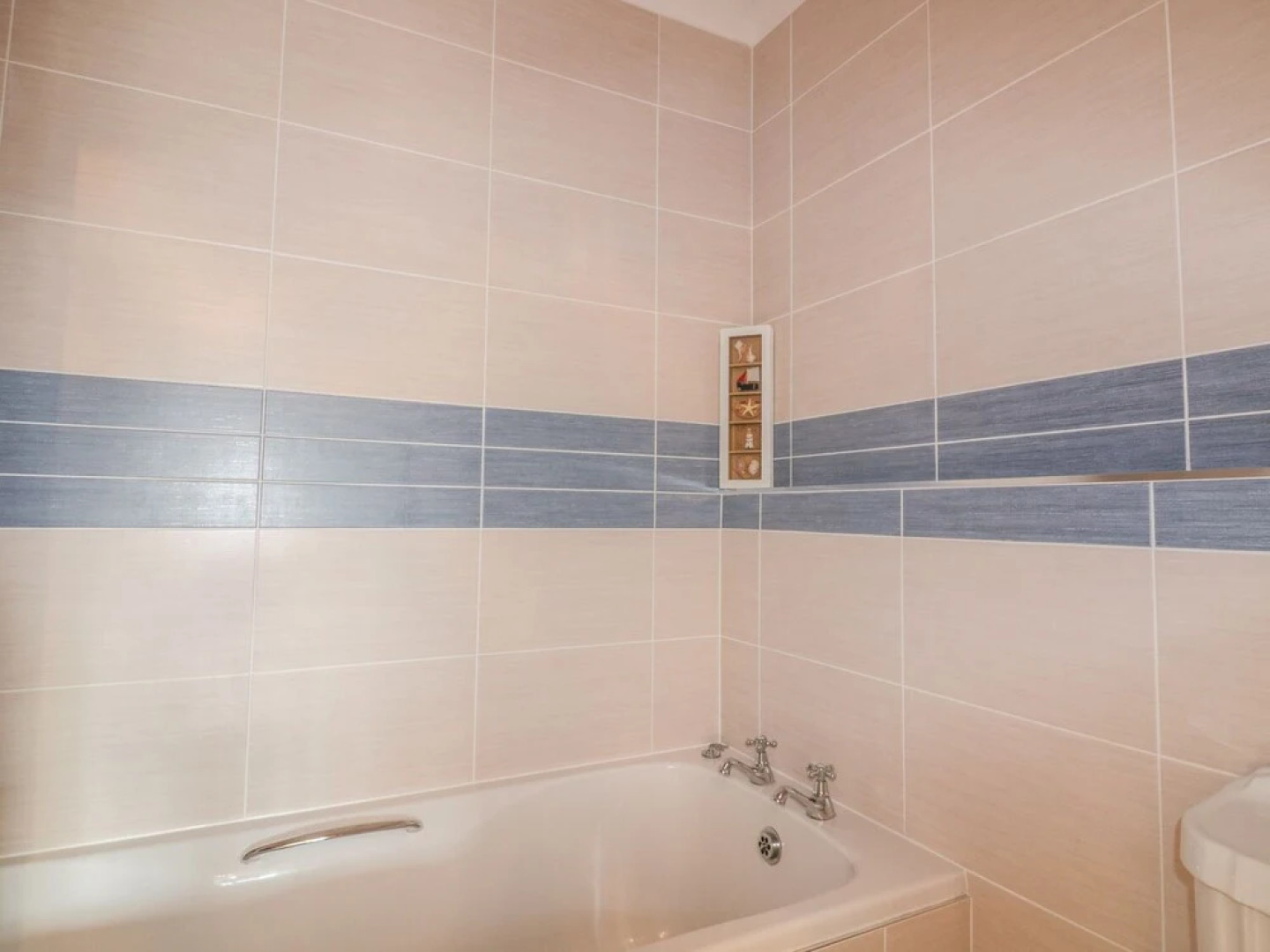 Apartment 1, Trearren