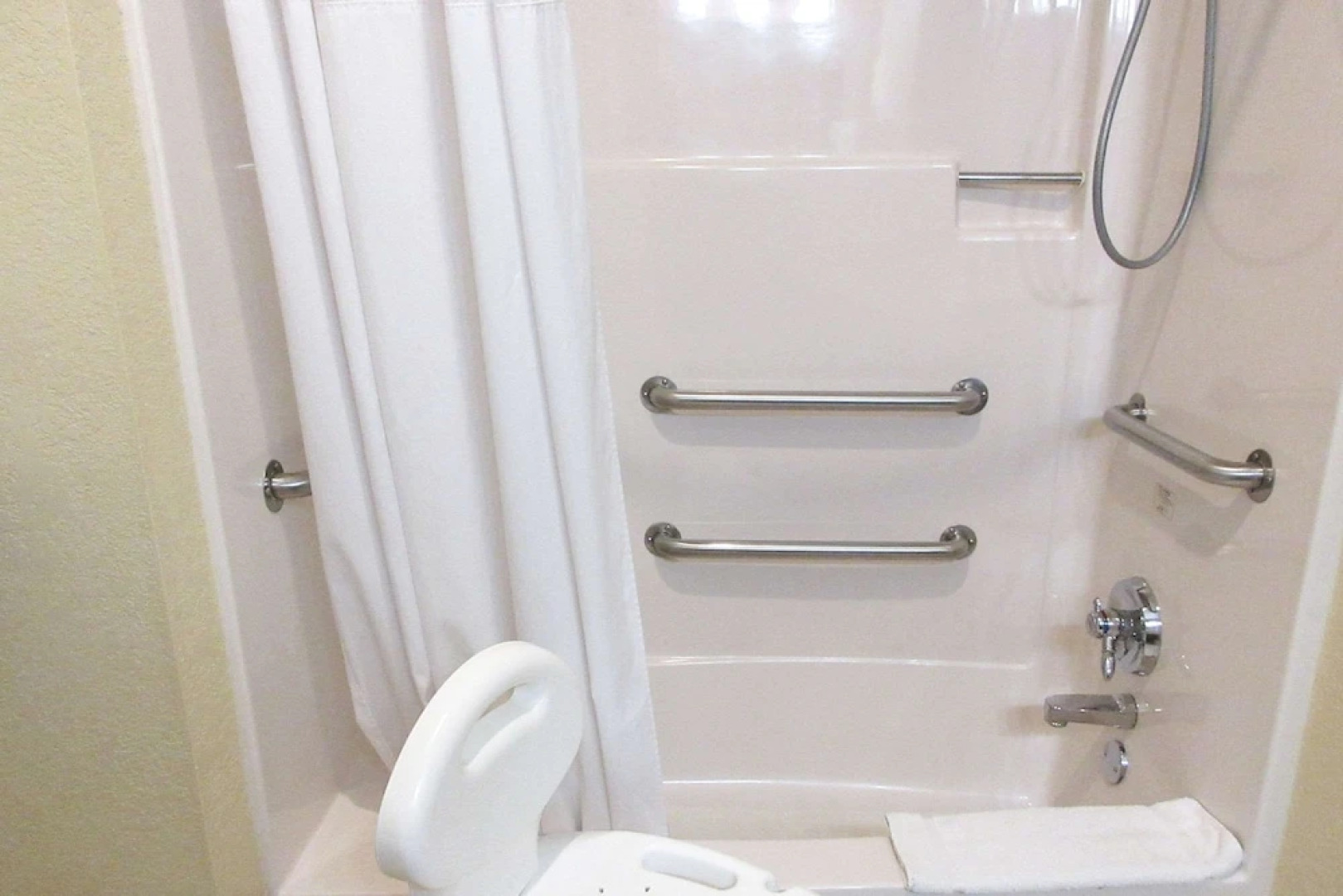 Days Inn & Suites Benton Harbor MI