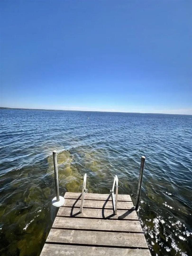 Placyd Pines Limit 8 4 Bedroom Cottage by RedAwning