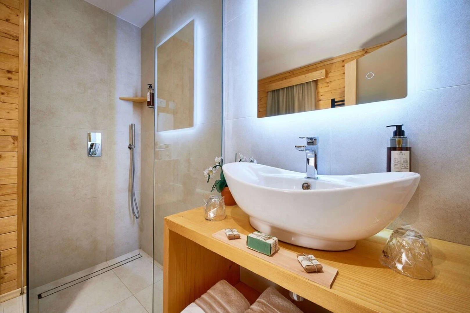 Pikol Lake Village Premium Glamping