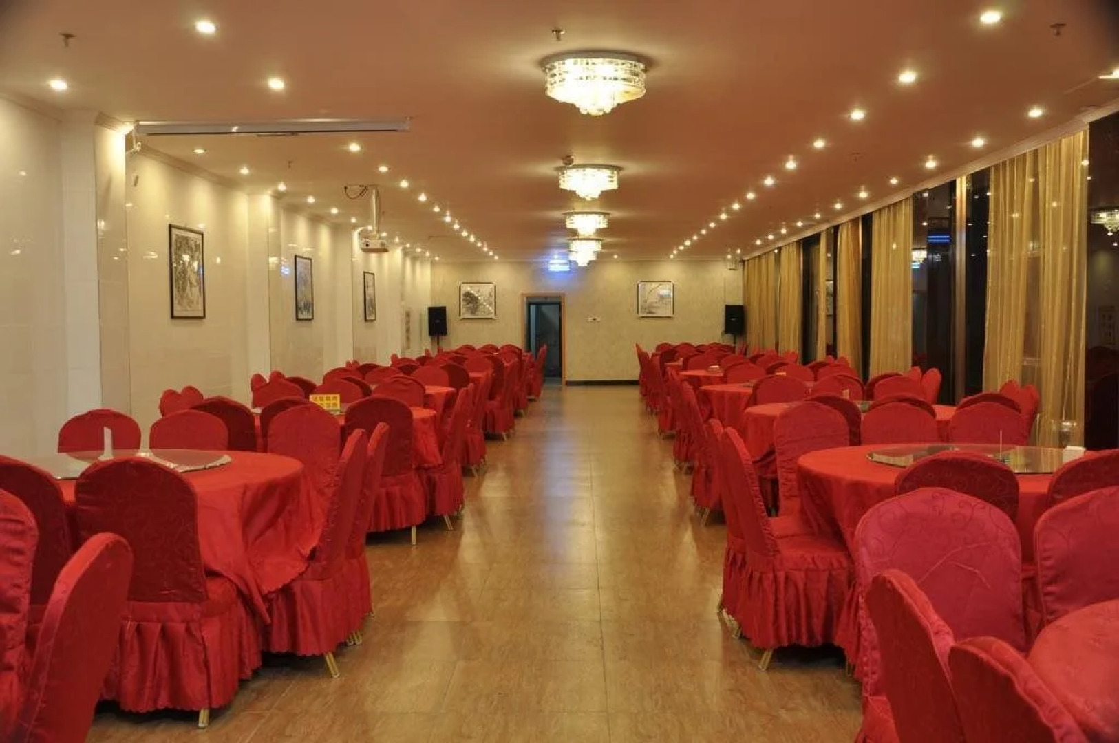 Linzhi Penglong Hotel