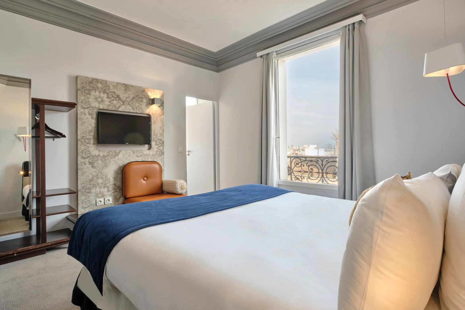 Hotel Atrium by HappyCulture