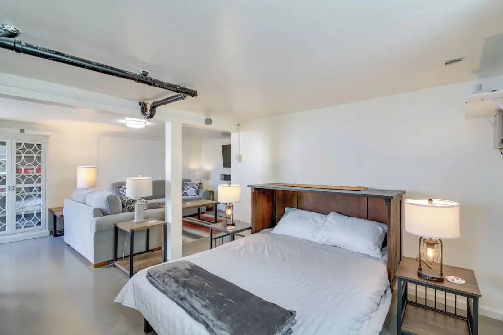 North Bend Home w/ Cornhole Court & Putting Green