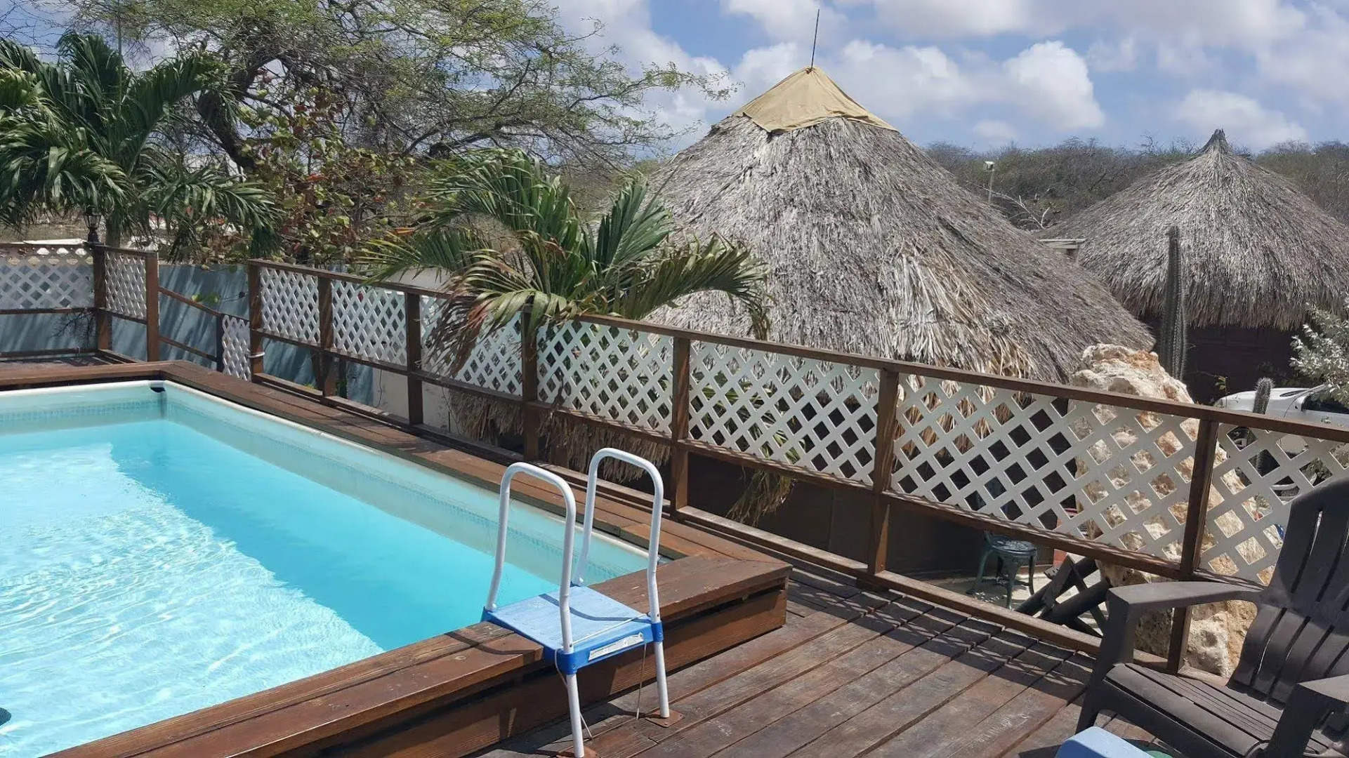 Sea Horizon Apartments (across from Mambo Beach)