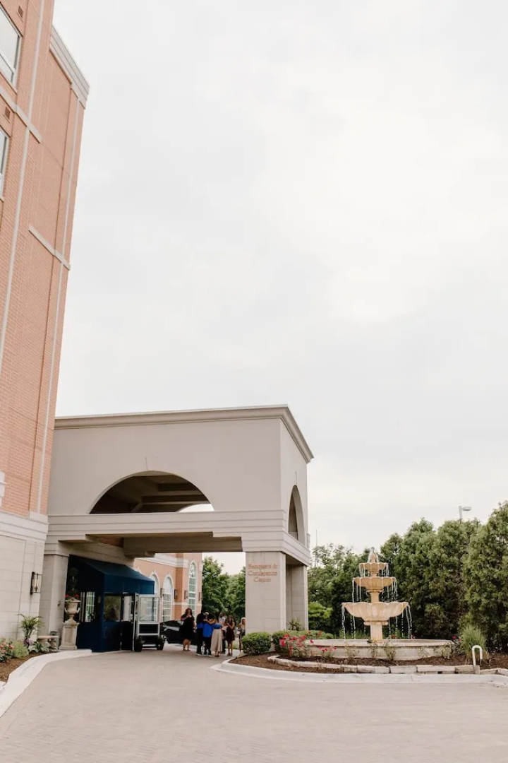 Chez Hotel Arlington Heights