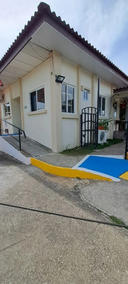 Mi Casa Asi de Grande