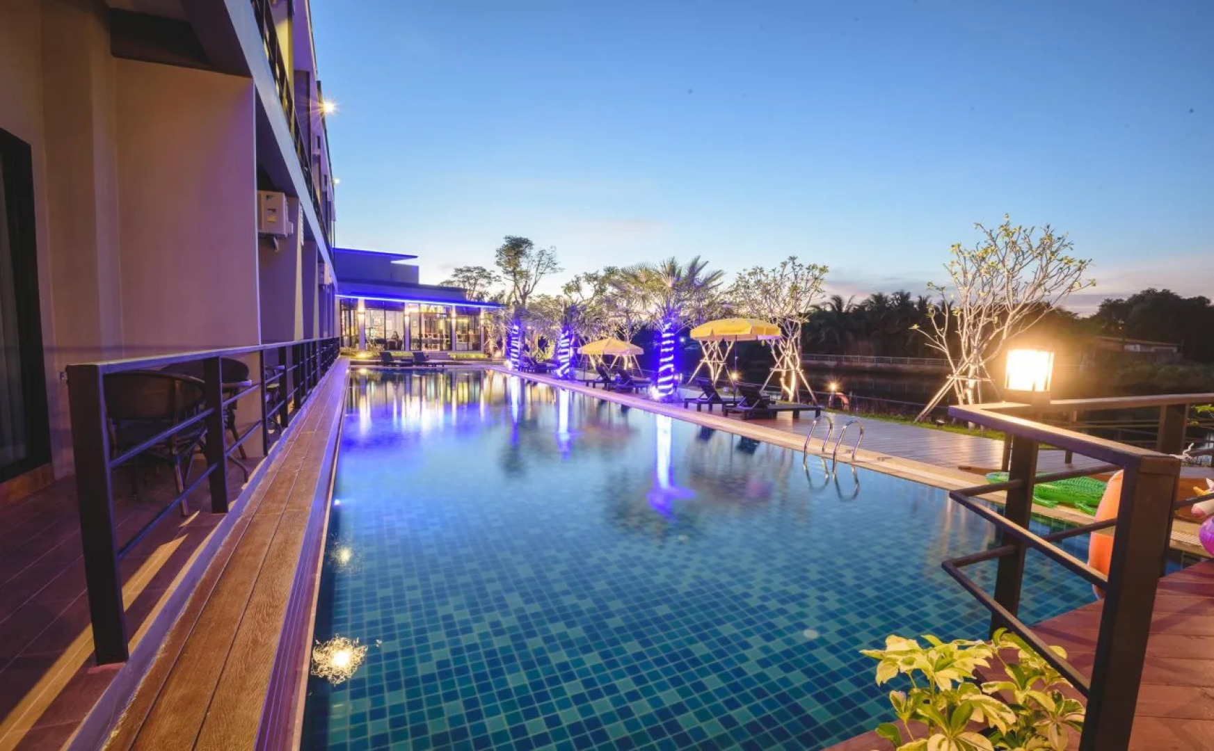 Phuengluang Riverside Hotel Chanthaburi