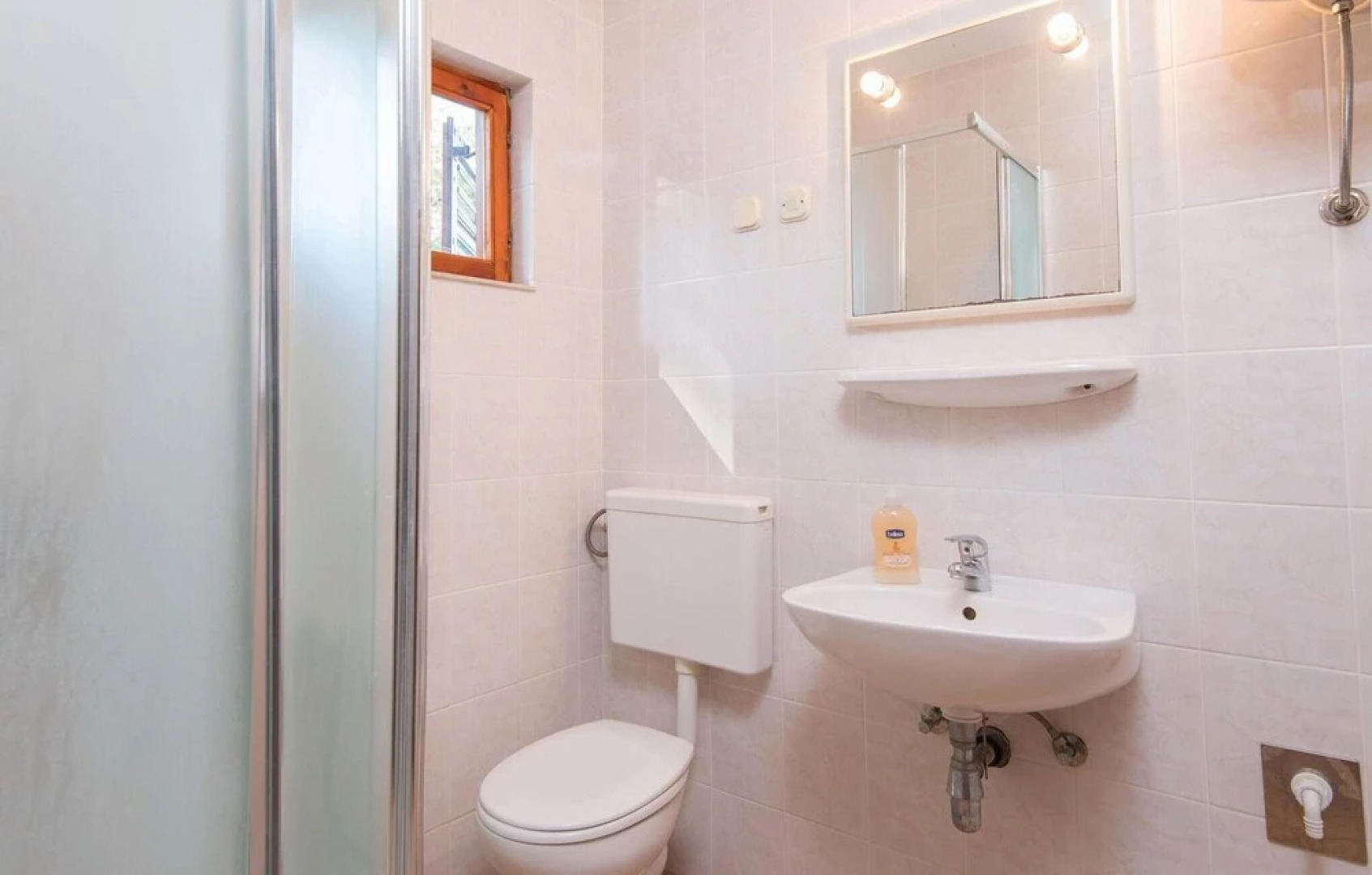 Beautiful Home in Prigradica With Wifi and 7 Bedrooms