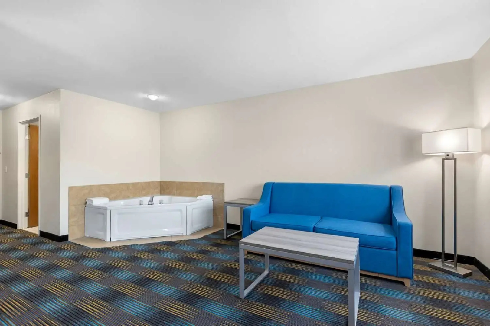 Quality Inn & Suites Fort Madison near Hwy 61