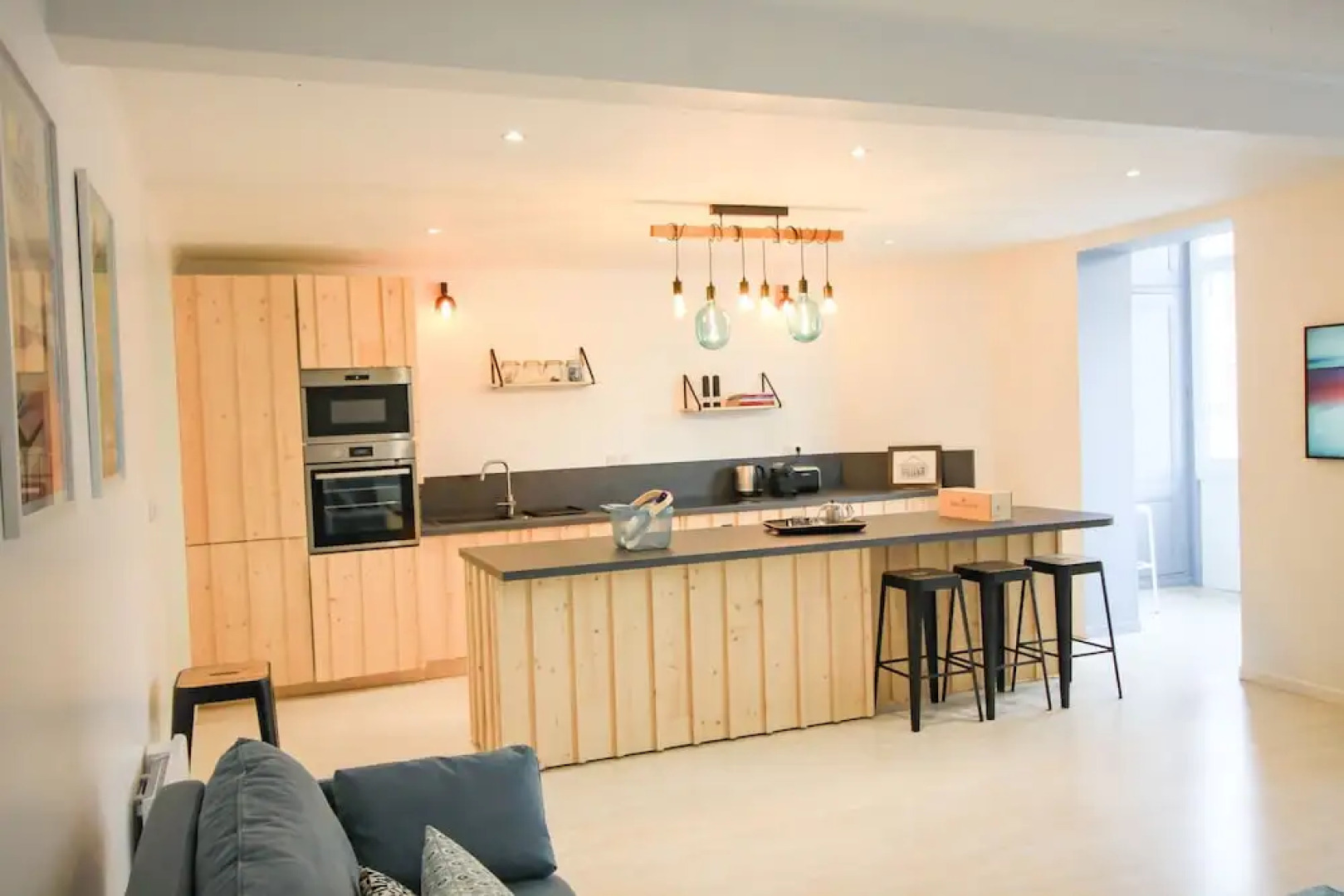 Maison bleue du bassin