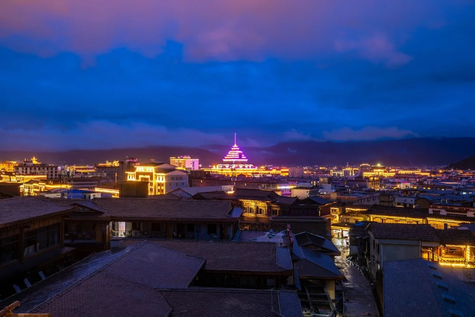 The 5th Meteorite Glory Hotel