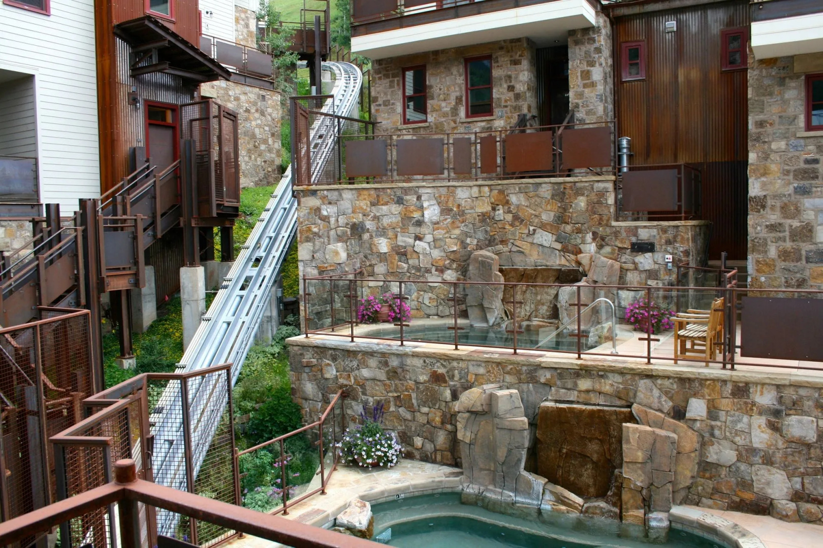 Element 52, Auberge Collection