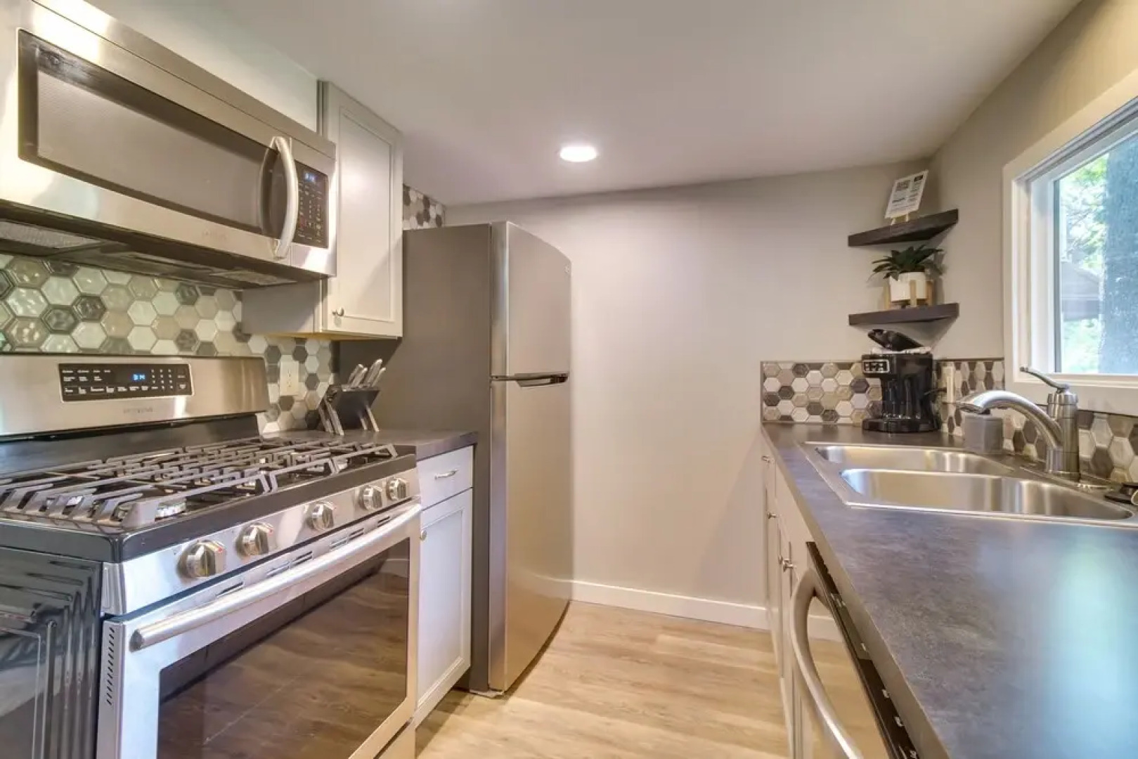 Deck + Dock Access: Lakefront Grove Cabin!