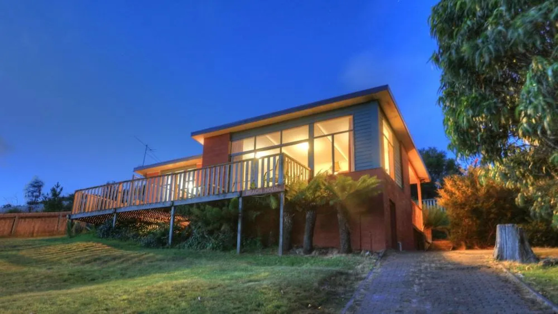 The Beach House- Essentially Tas Dover