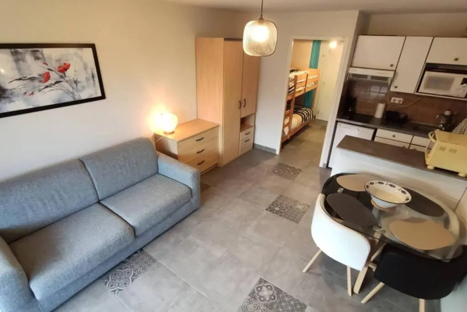 Studio meublé à 2 minutes à pied de la plage.