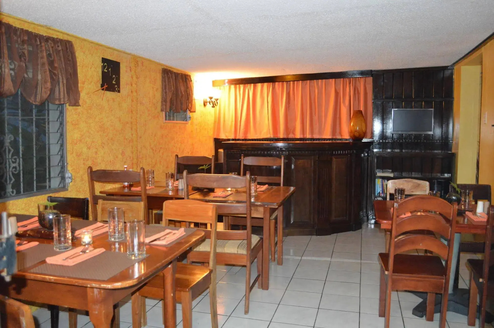 Sky Flower Hotel Belmopan / El Rey Hotel