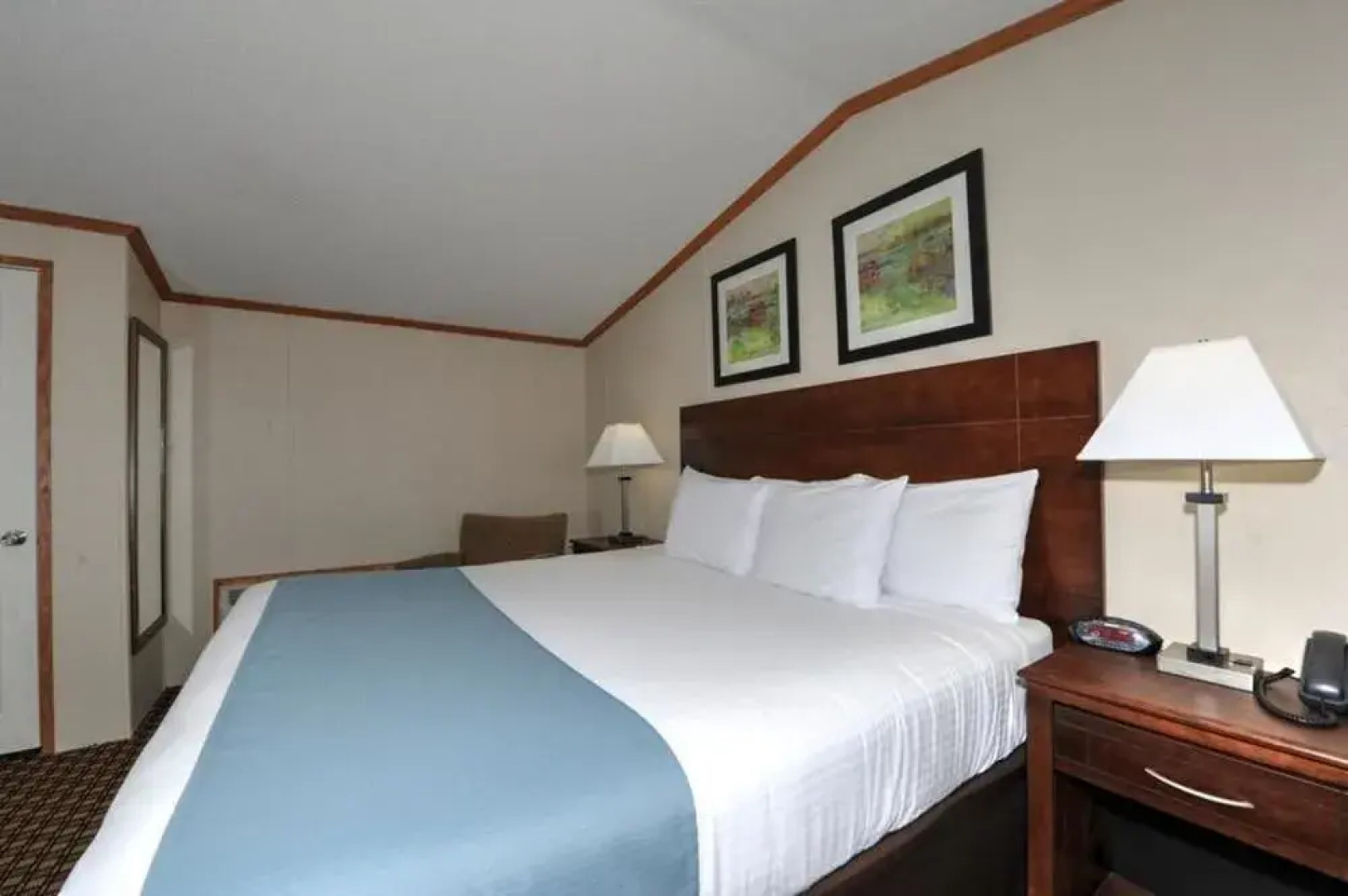 InstaLodge Hotel and Suites Cotulla