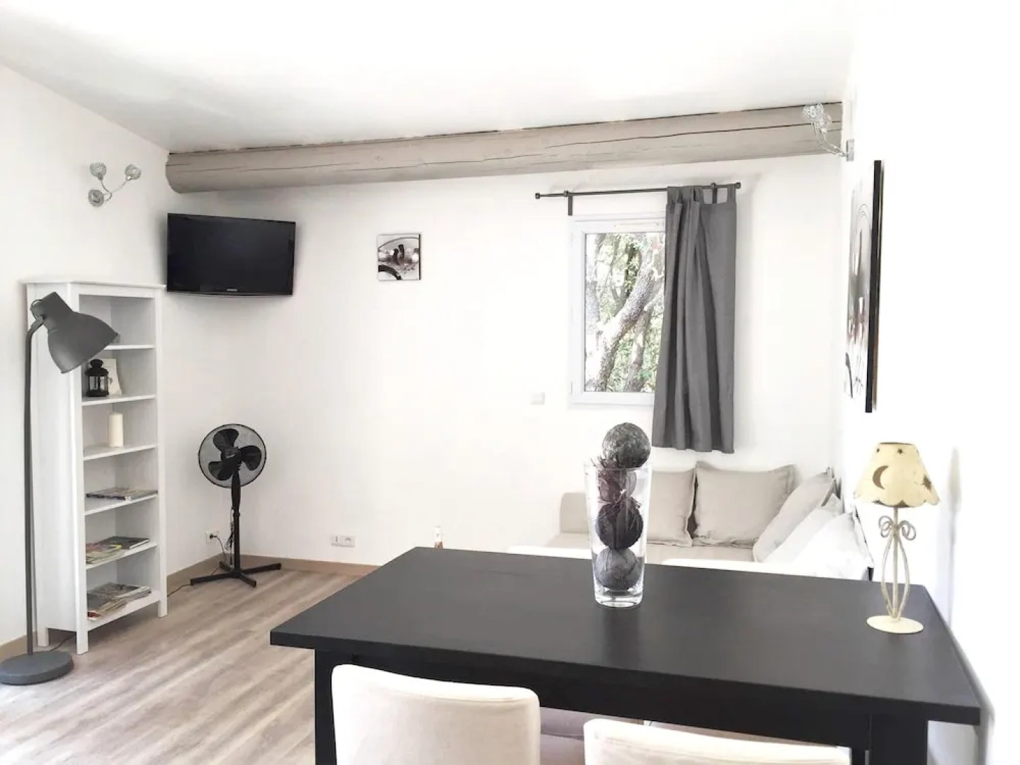 House With 2 Bedrooms in Venasque, With Wonderful Mountain View, Pool