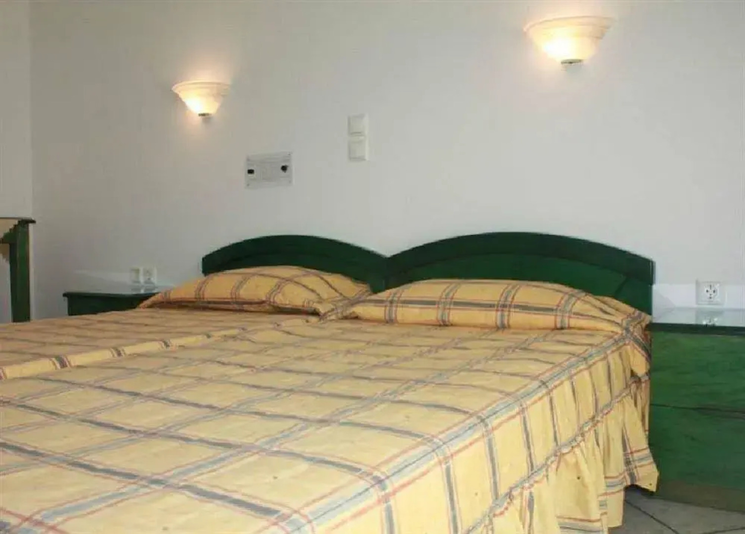 Iades Studios & Apartments