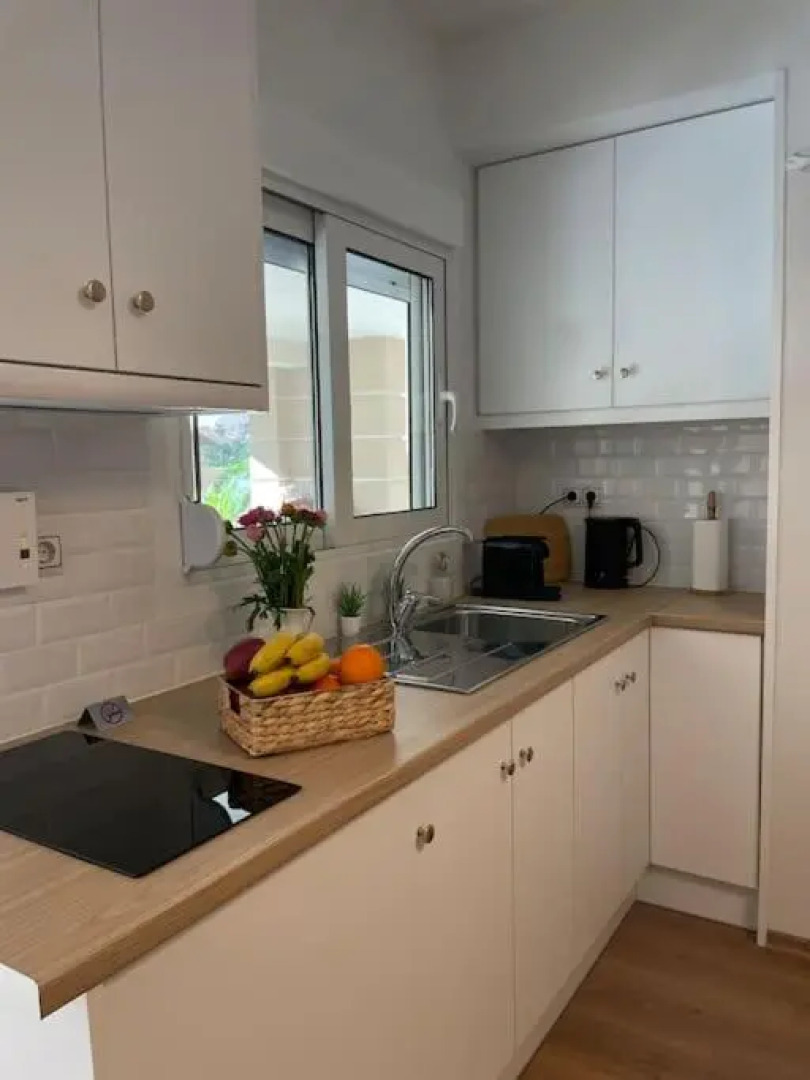 Persephone Stay Inn,Elevsis,Gr/3' from the Center