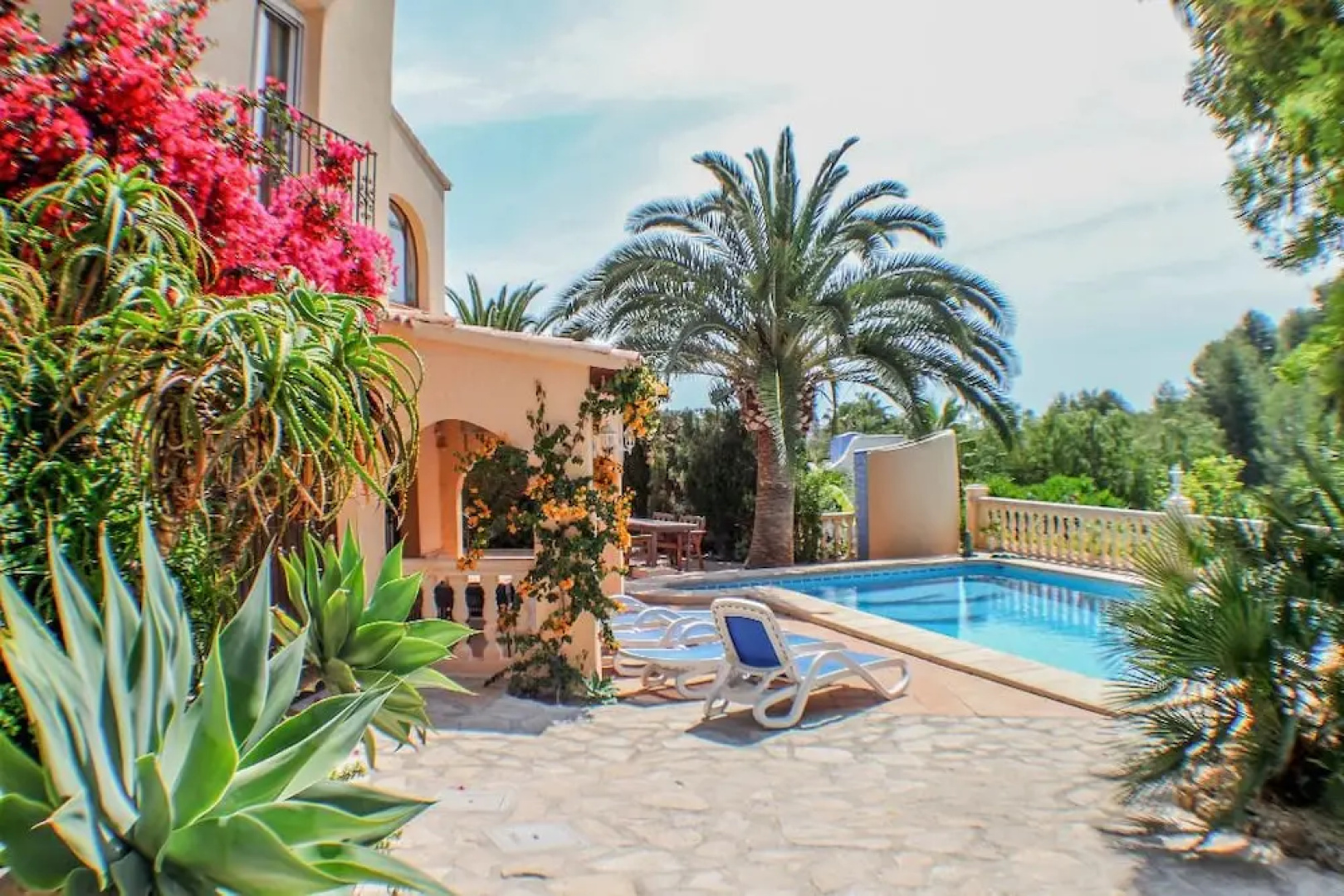 Sola - pretty holiday property with garden and private pool in Benissa