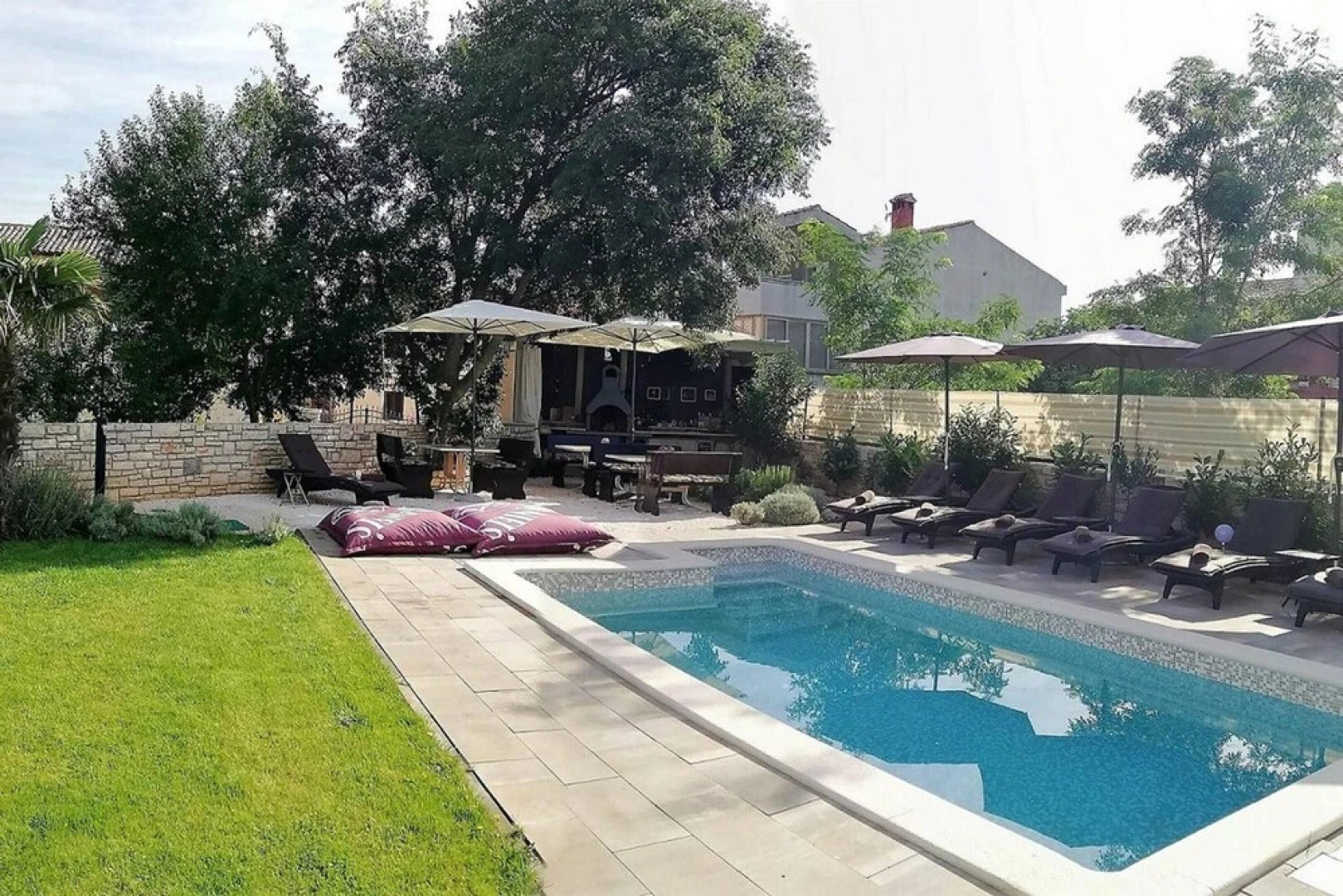 Apartment With one Bedroom in Bale, With Shared Pool, Furnished Terrace and Wifi - Near the Beach