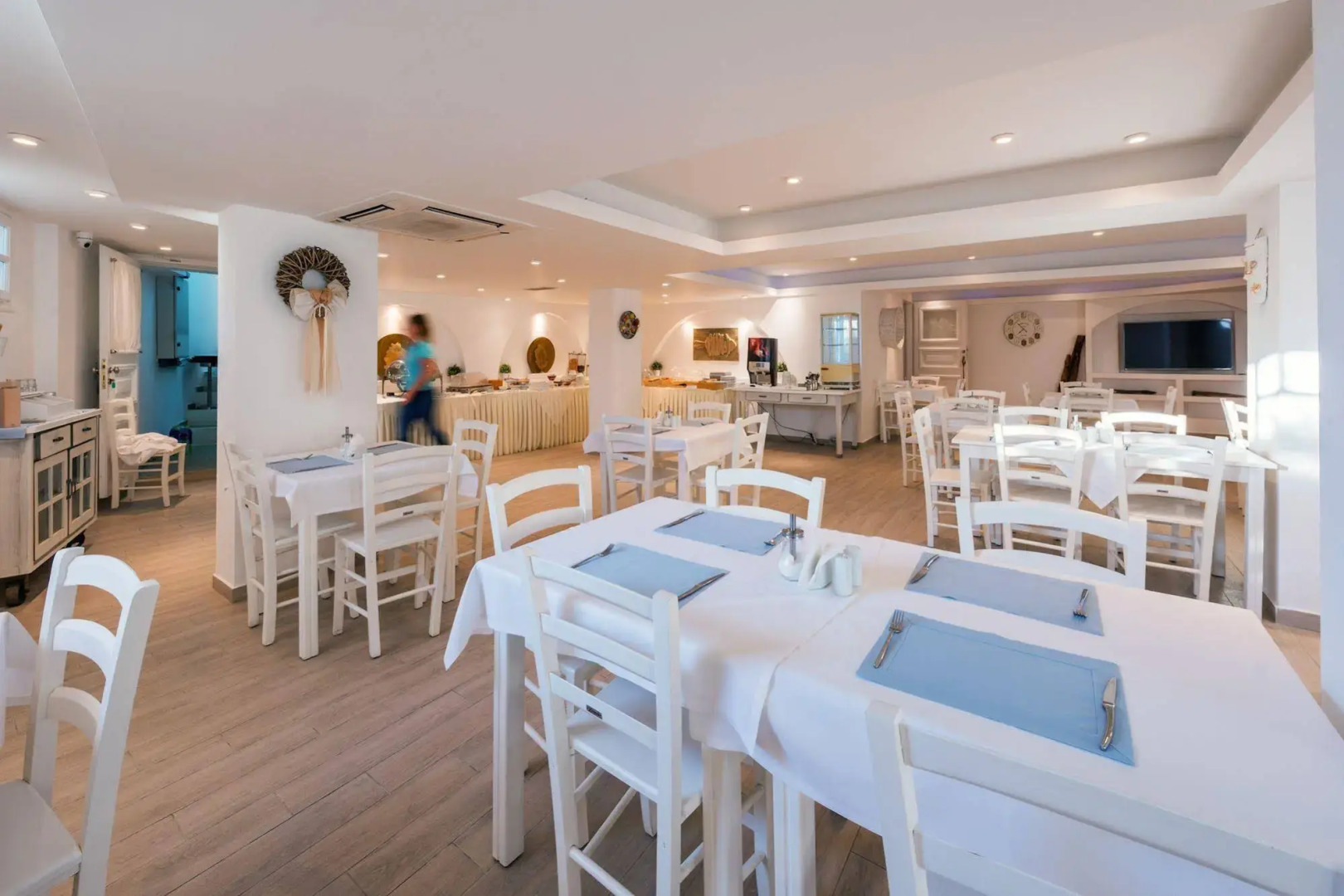 Aspalathras White Hotel