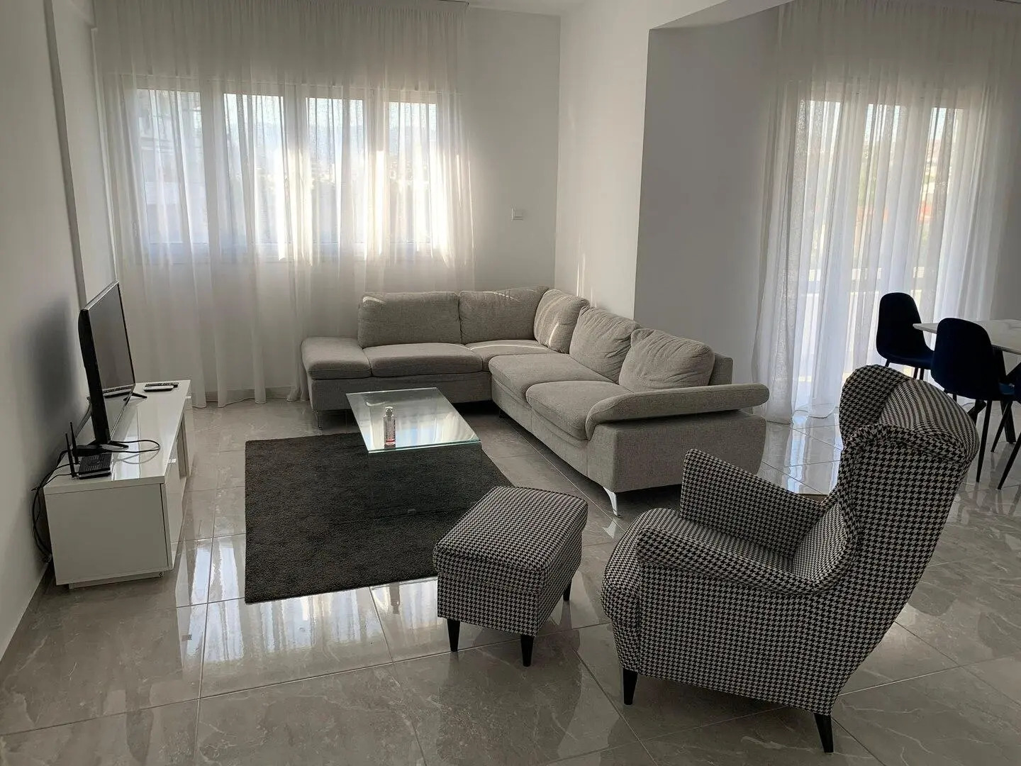 Large 3BD APT 50m to the sea with a pool