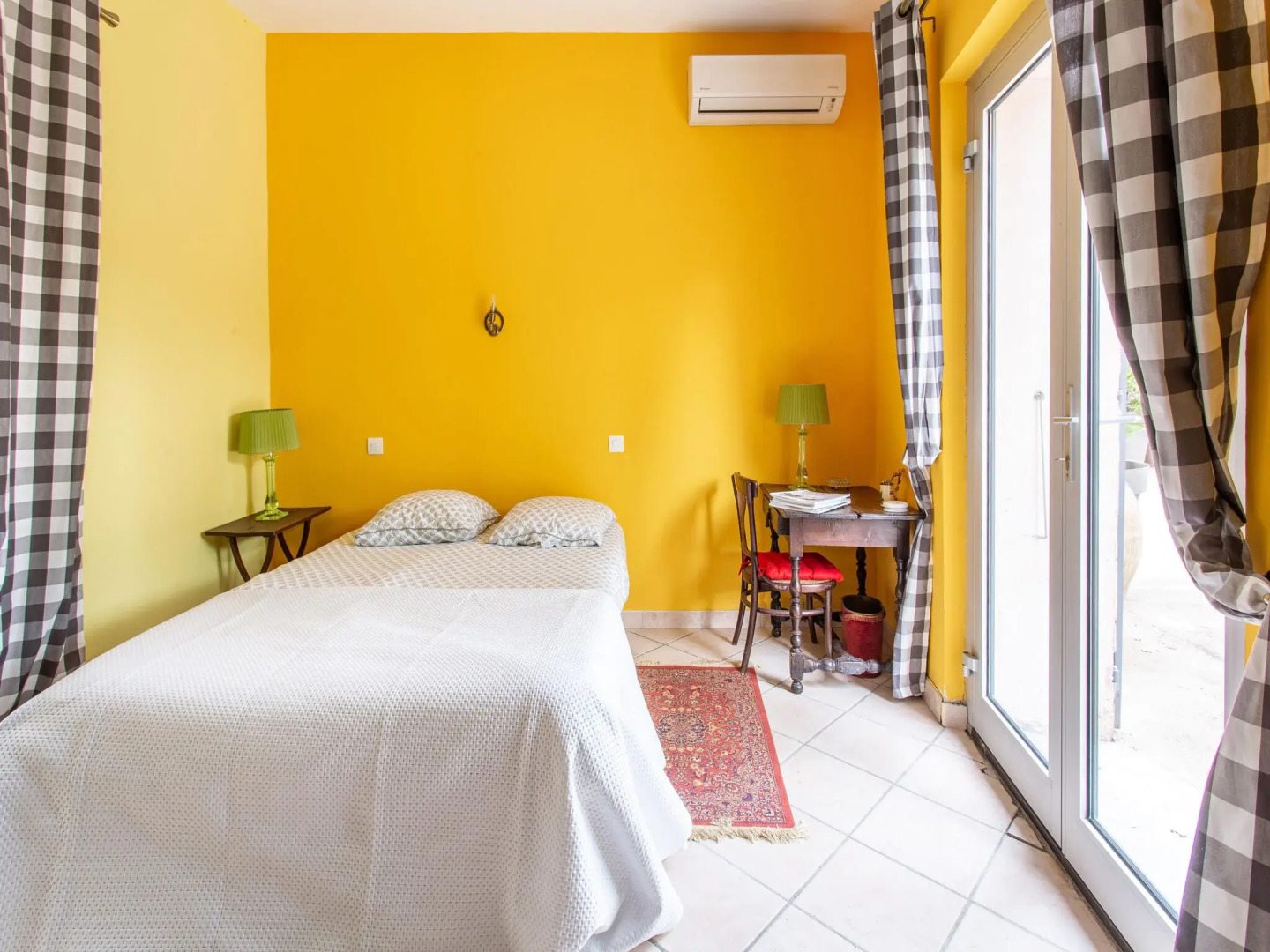 Tranquil holiday home in Cébazan with private pool