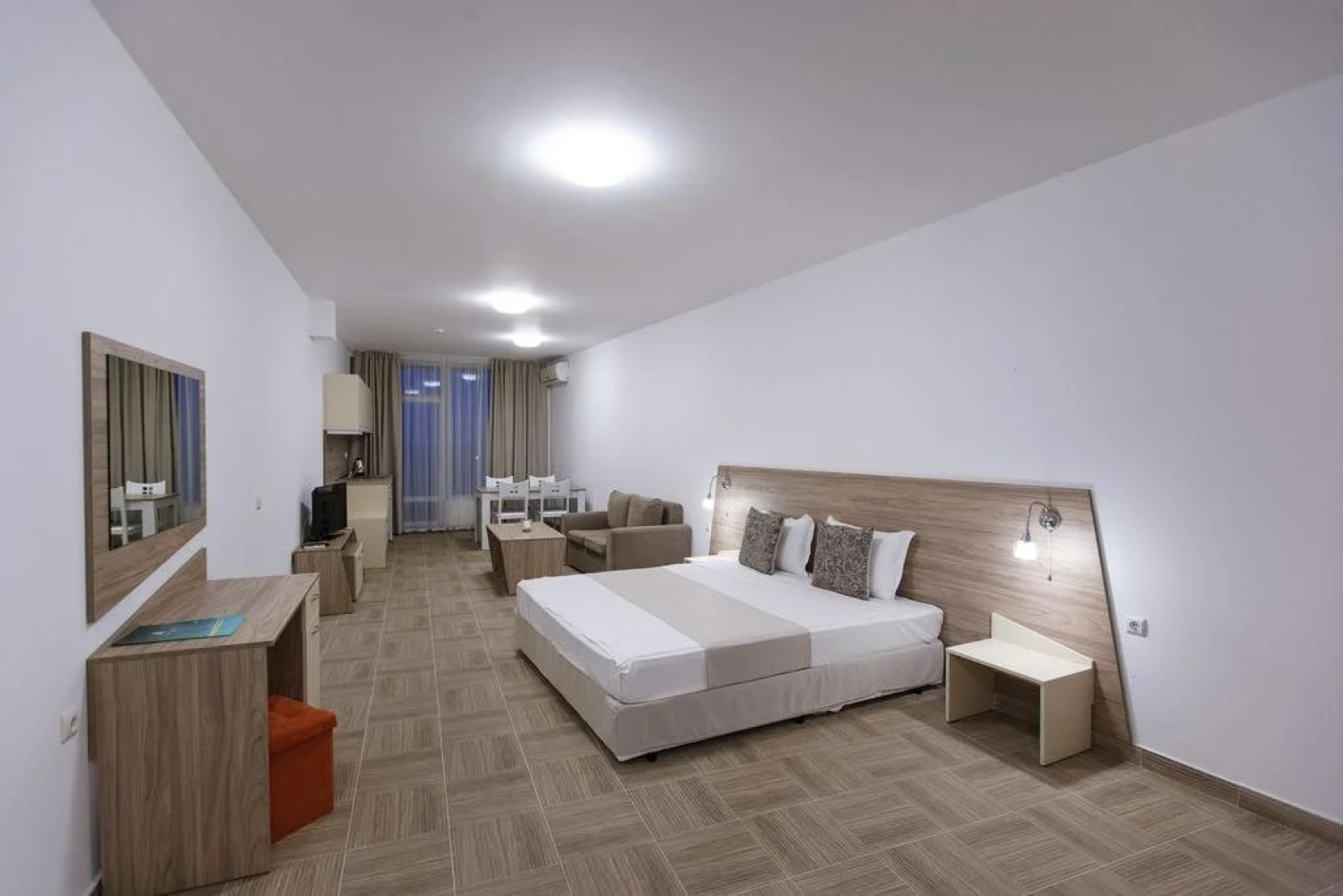 Silver Beach Apart Complex