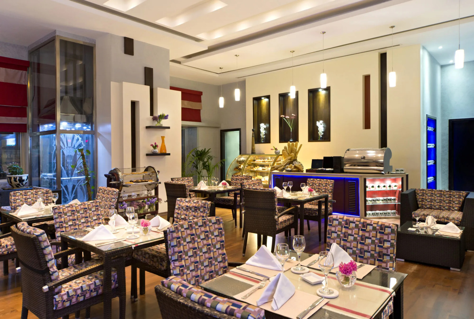 Magnum Hotel & Suites West Bay