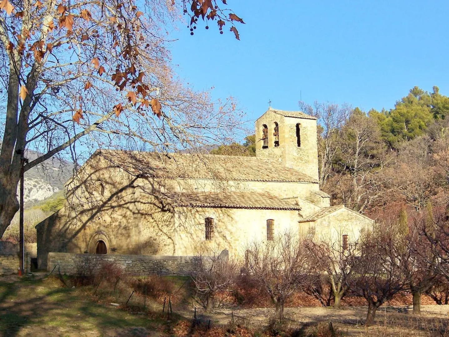 House With 4 Bedrooms in Cucuron, With Private Pool, Furnished Garden