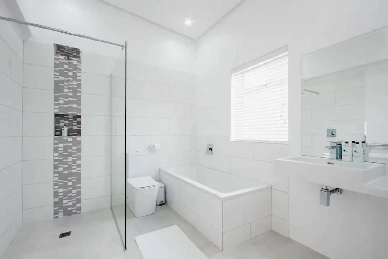 A Riverbed Guesthouse