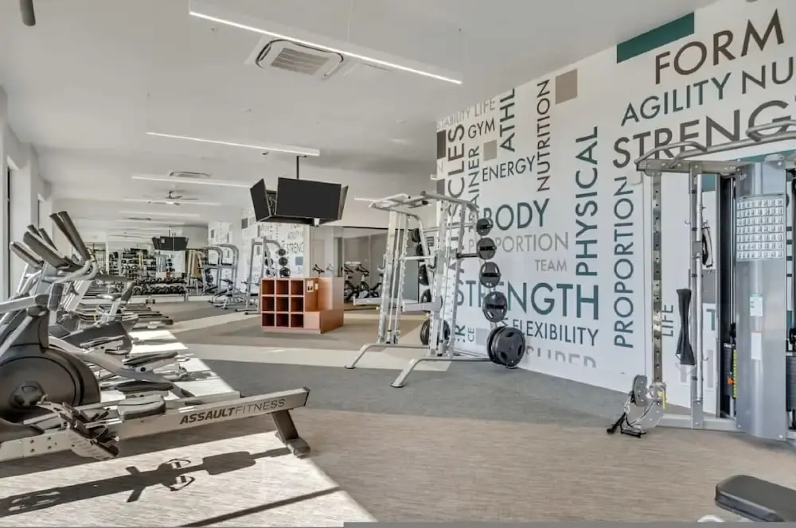 New Apt - Gigabit Internet - Year-round Pool