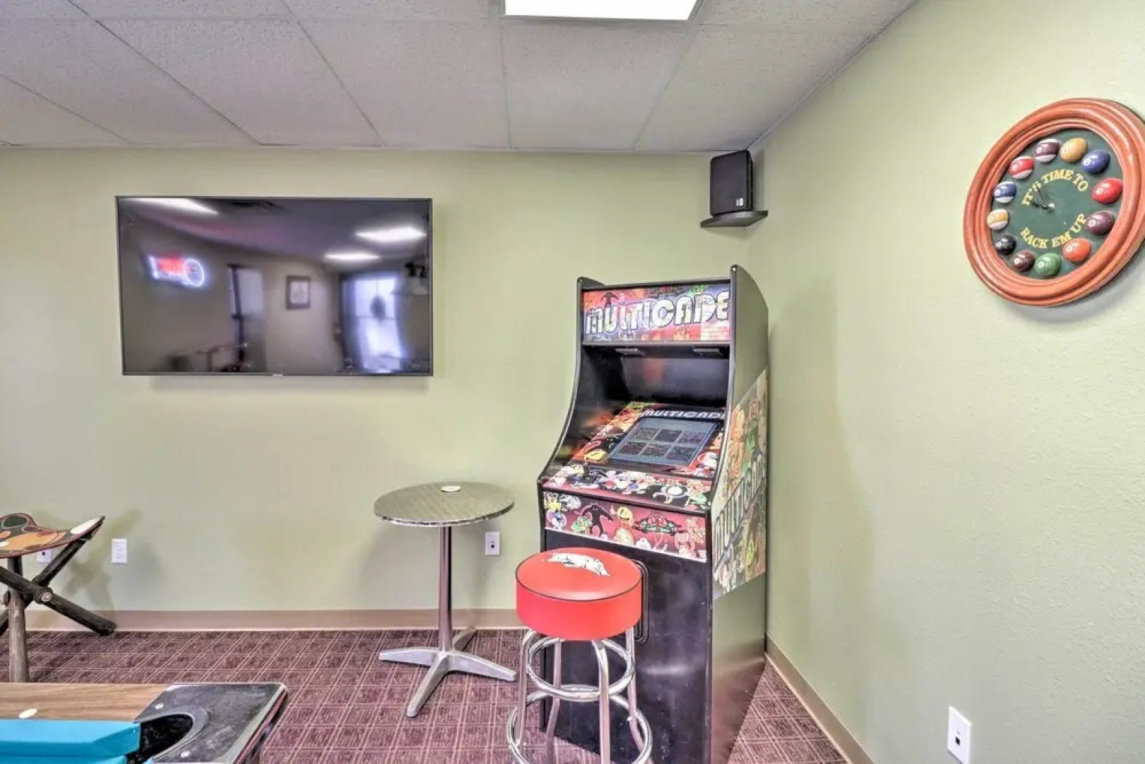 Roomy Multi-family Retreat in Dtwn Mountain Home!