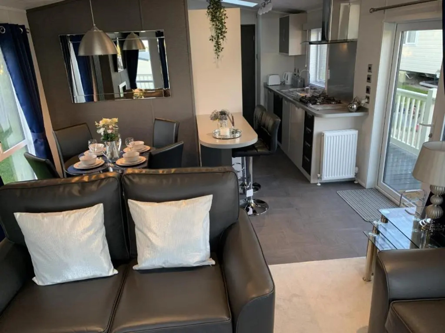 Lola Lodge - Luxury Hot Tub Retreat