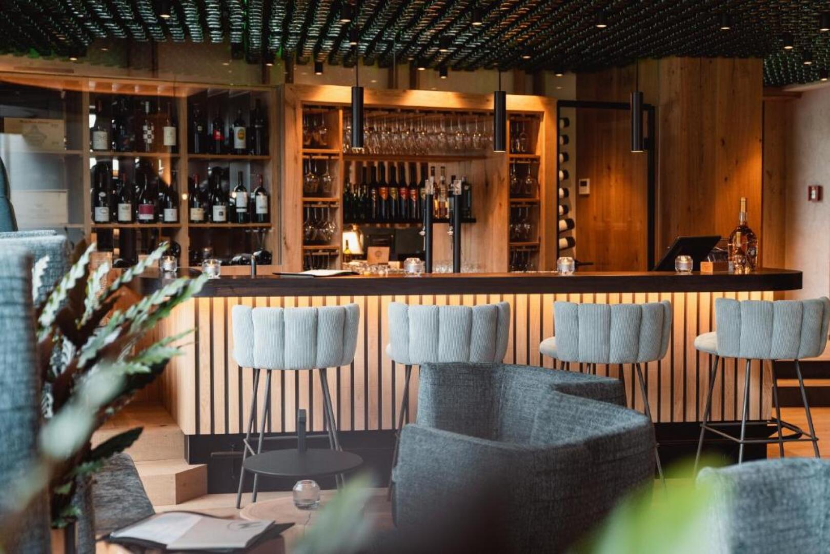 MONS suites wine passion