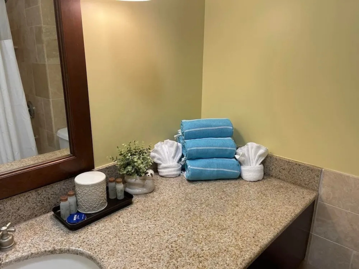 2417 @ Oceanfront Resort Lihue, Kauai Beach Drive