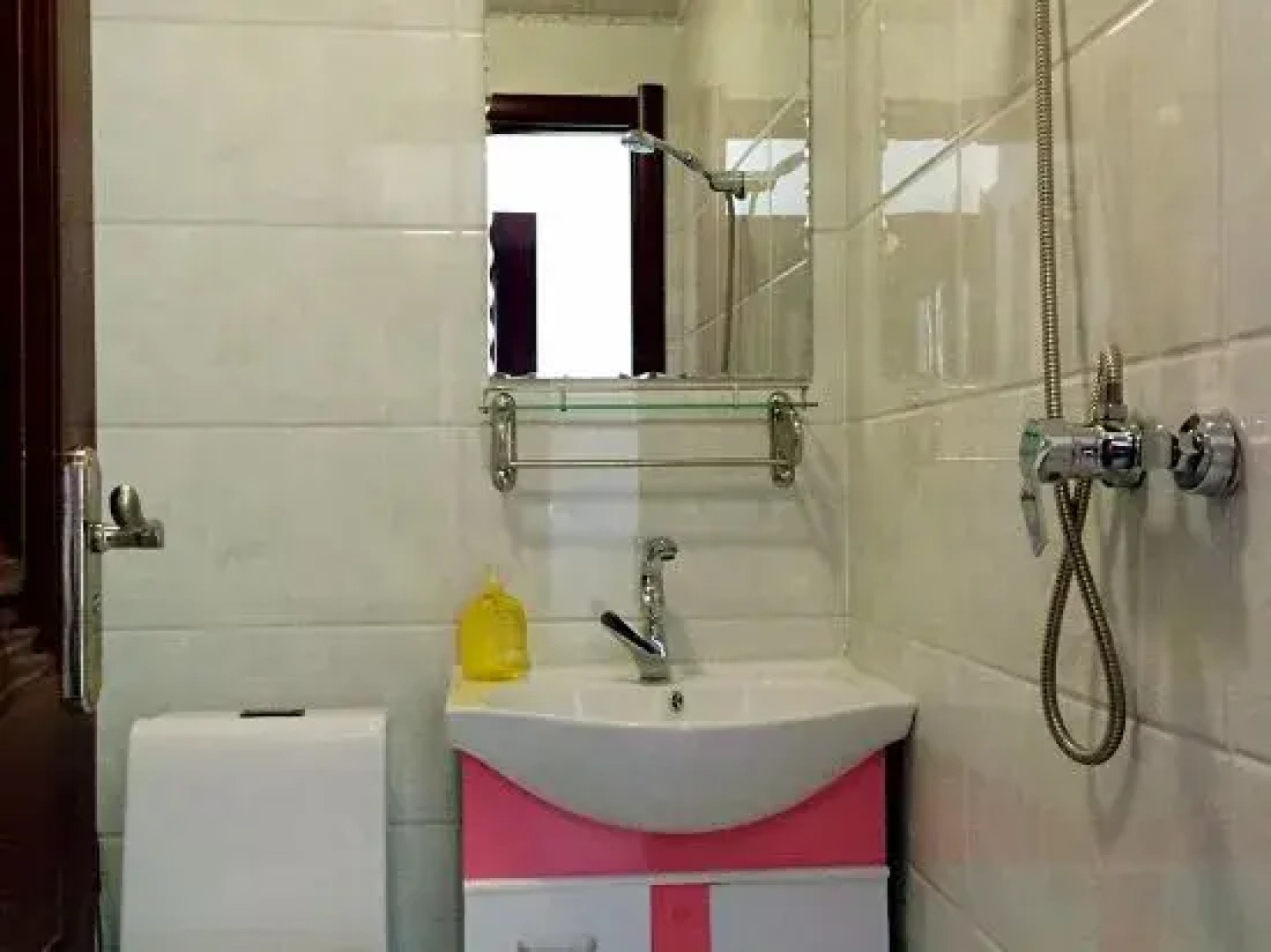 Arctic Village Extreme Farmhouse