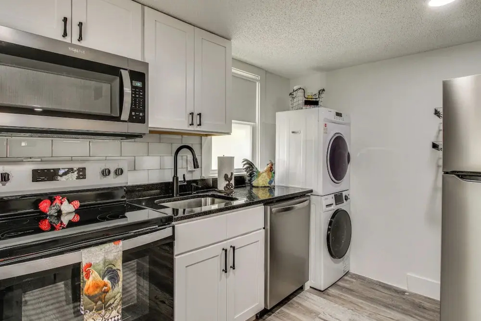 2 Mi to USC Campus: Peaceful Apartment w/ Yard