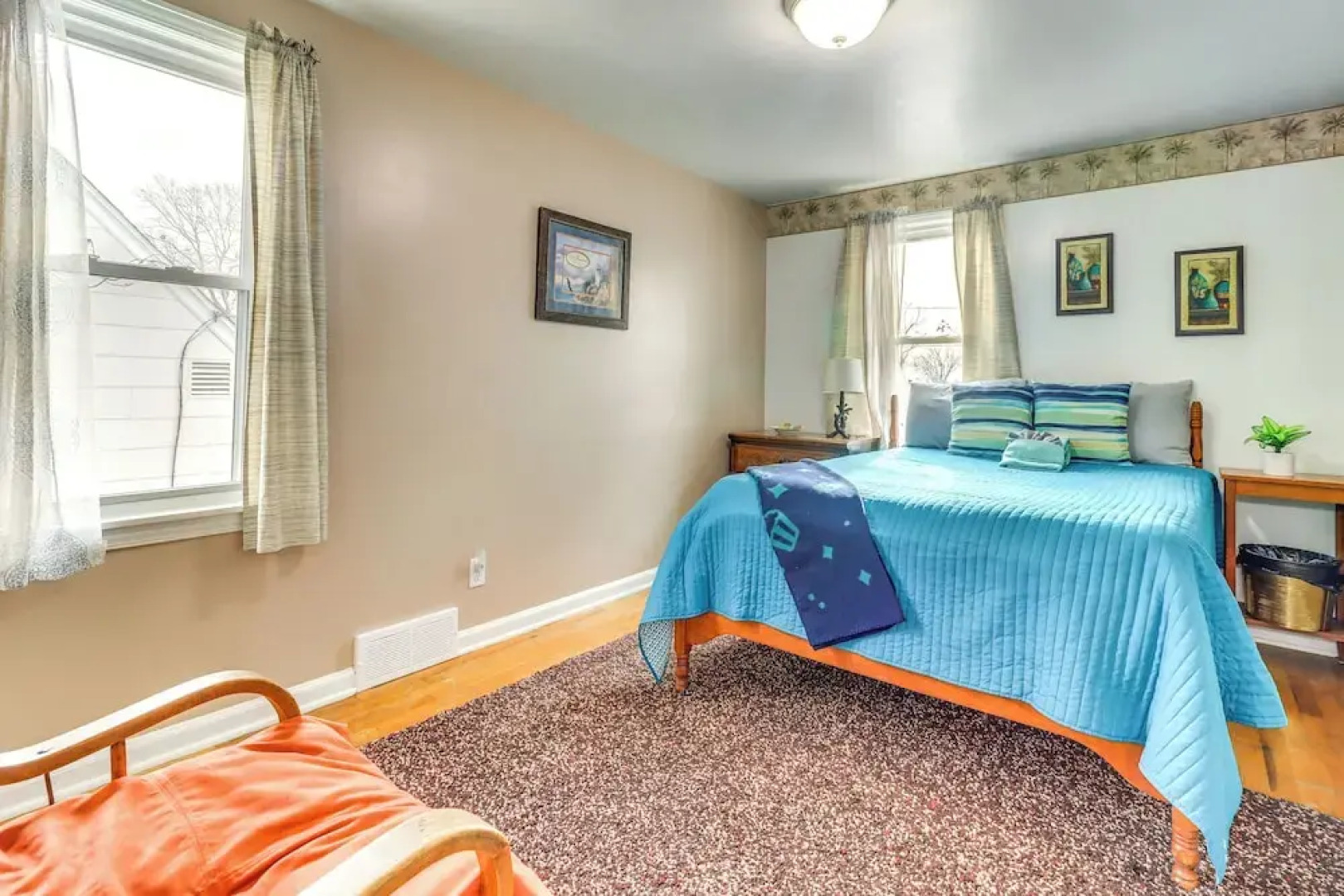 Walk to Adrian College: Family Home in Michigan