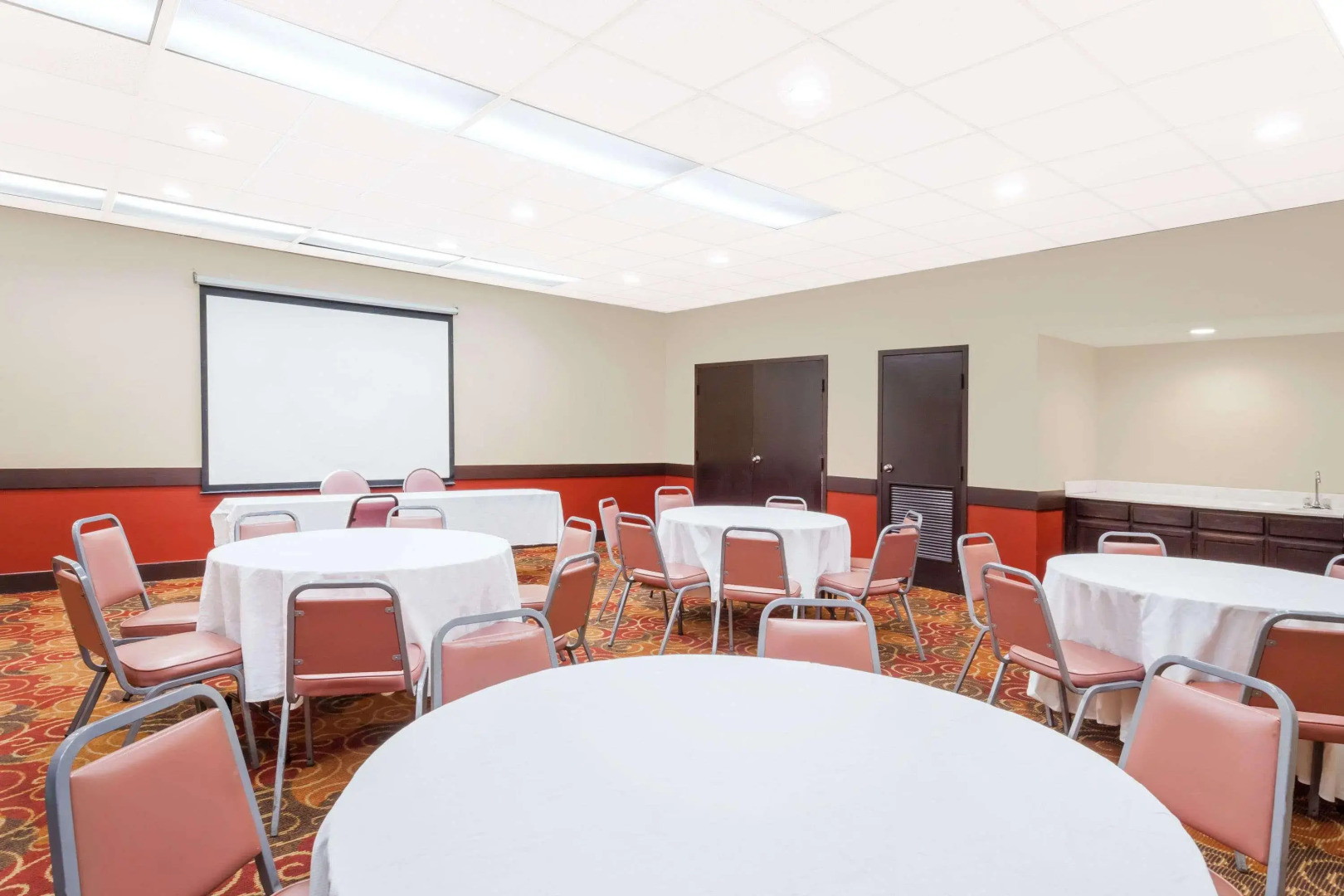 Days Inn & Suites Columbia