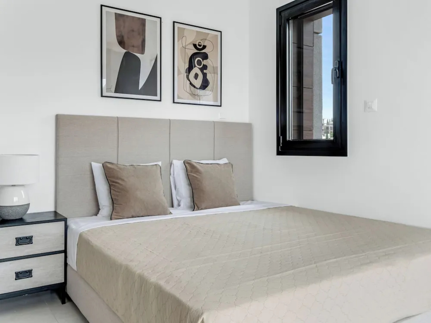 Sanders Elgio - Neat 3-bdr Apt With Rooftop