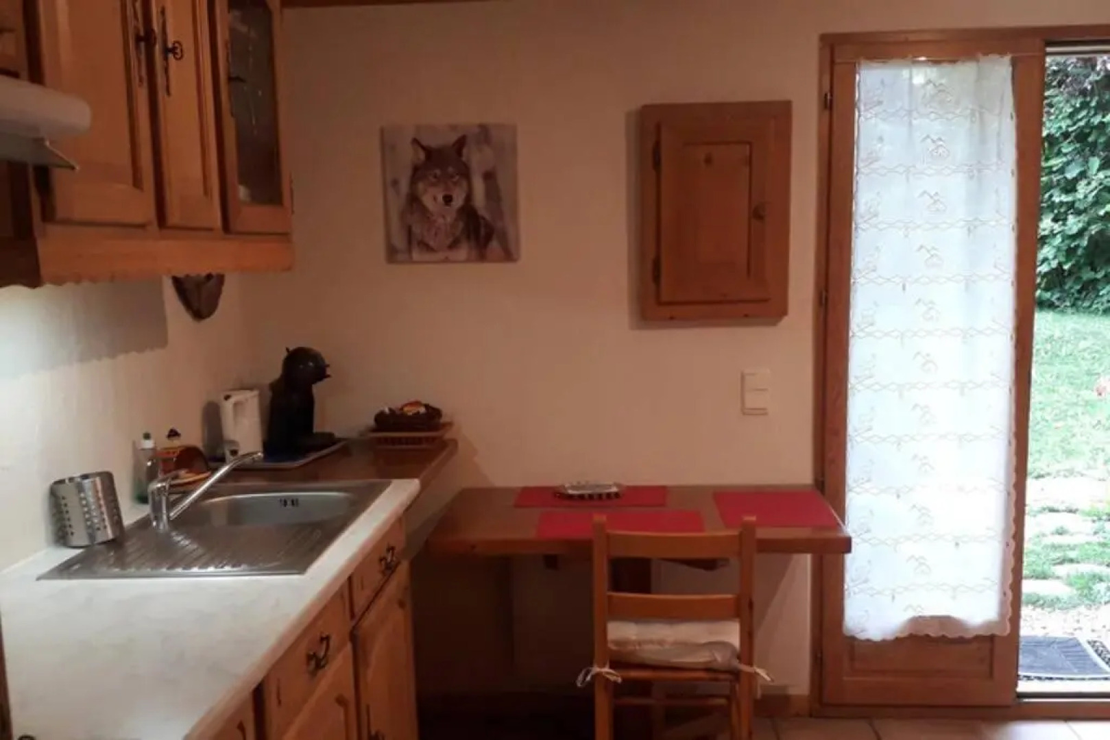 A4 km de Megève très joli studio avec jacuzzi ,vue sur les montagnes au calme