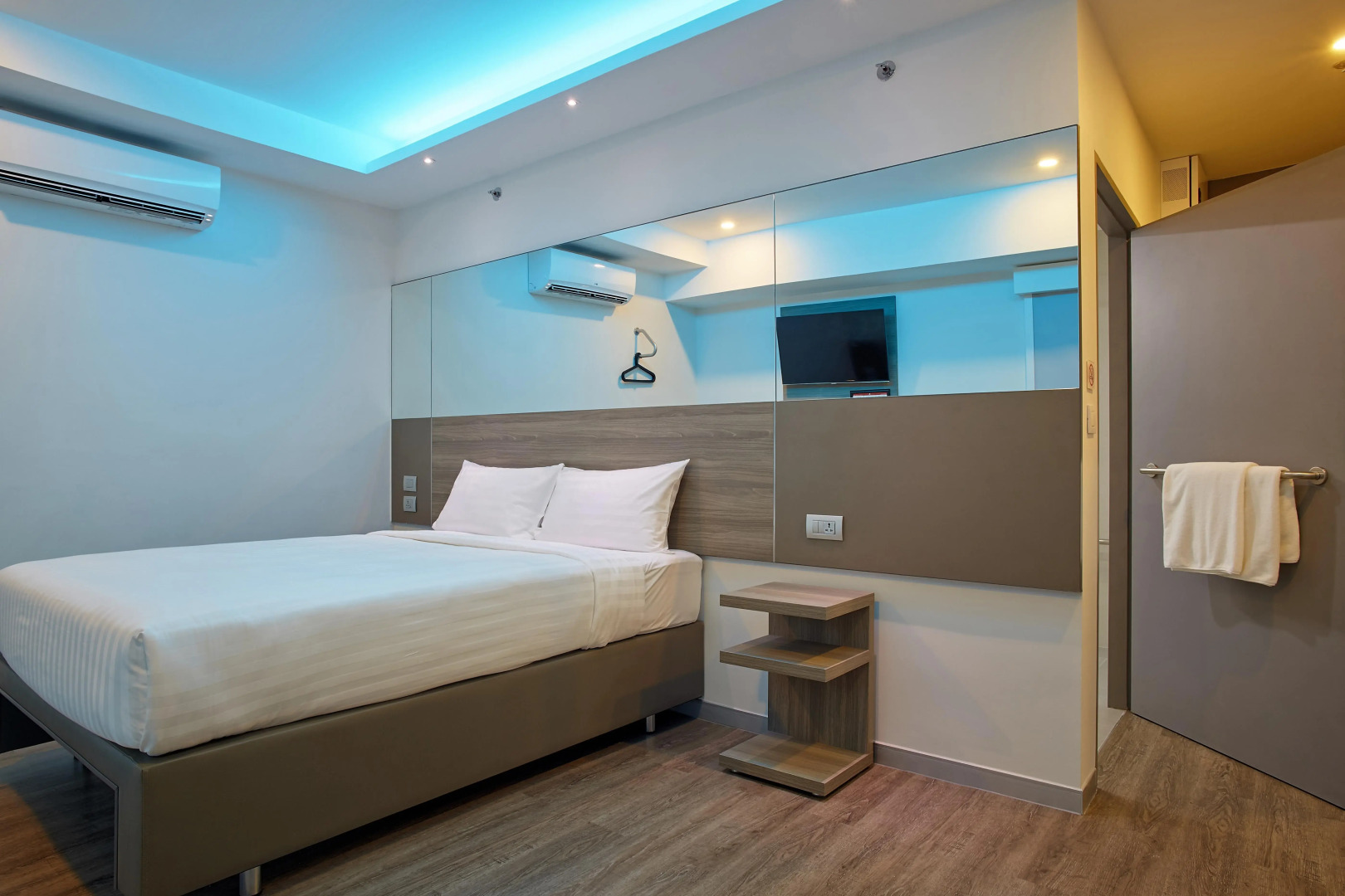 Easy Planet Bangkok Surawong