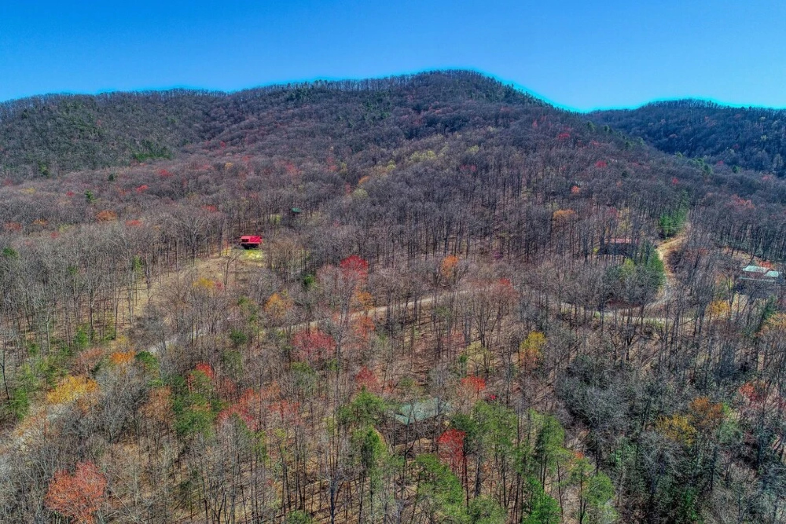 Into the Wild - 2 Bedrooms, 3 Baths, Sleeps 6 Home by RedAwning