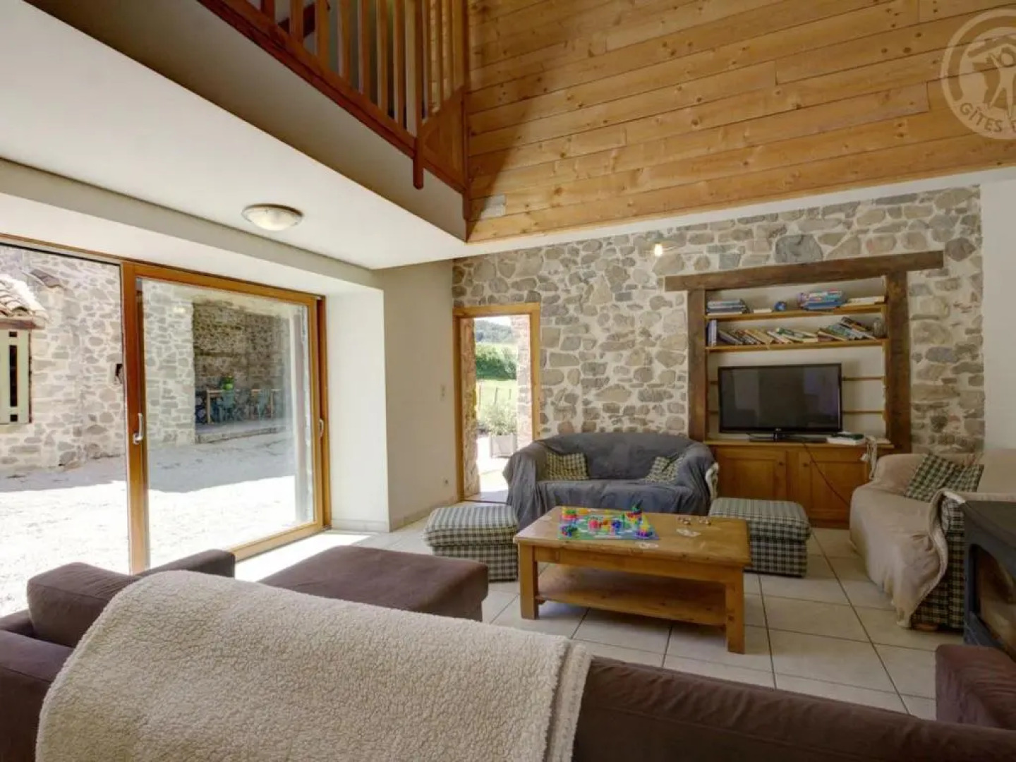 Gîte Croizet-sur-Gand, 7 pièces, 12 personnes - FR-1-496-25