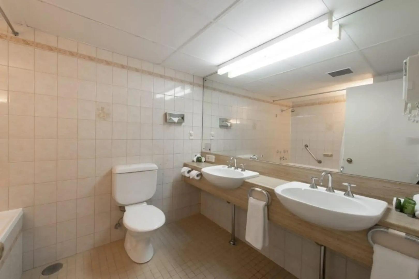 Comfort Hotel Adelaide Meridien