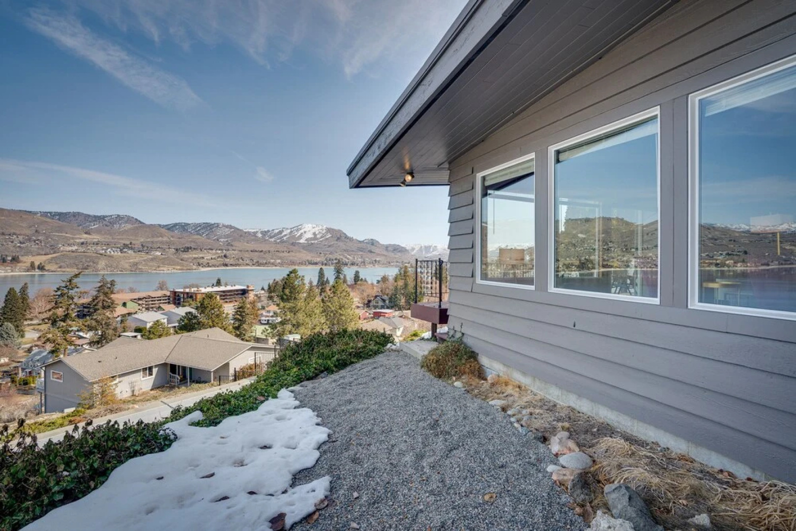 Colorful Lake Chelan Home w/ Saltwater Pool!